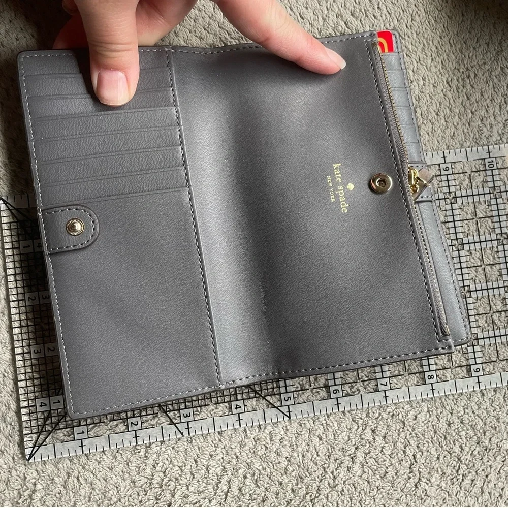 Kate Spade Cream Wallet Sleek Minimalist Design - Picture 2 of 3